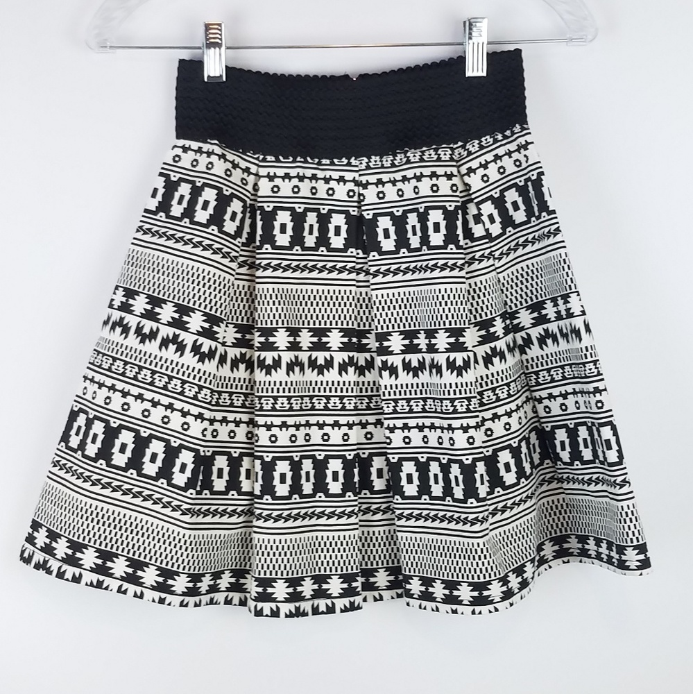 MIAMI | BLACK AZTEC MINI SKIRT